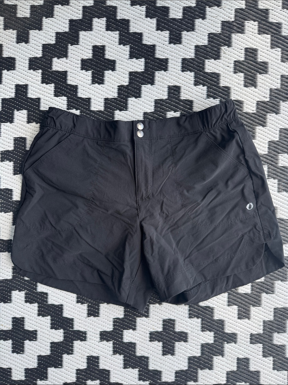 THE AMERICAN OUTDOORSMAN FOR WOMEN Curved Hem Midrise Shorts - L